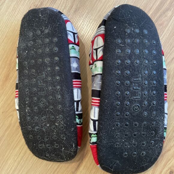 Star Wars Baby Yoda Adult Fuzzy Slipper Socks Plush Fluffy Stormtroopers‎ Used - Picture 4 of 4